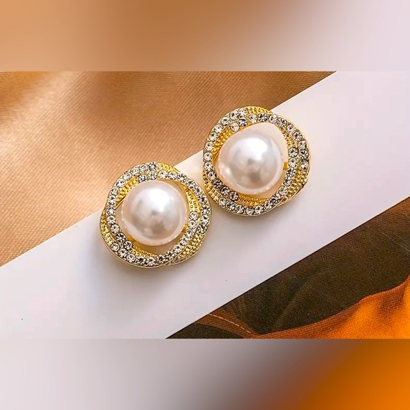 Vintage  Pearl Stud Earrings Simple Ear Jewelry For Women - Picture 4 of 7